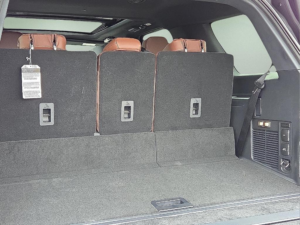 new 2025 Lincoln Navigator car, priced at $102,525