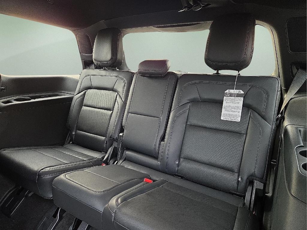 new 2025 Lincoln Navigator car, priced at $103,885