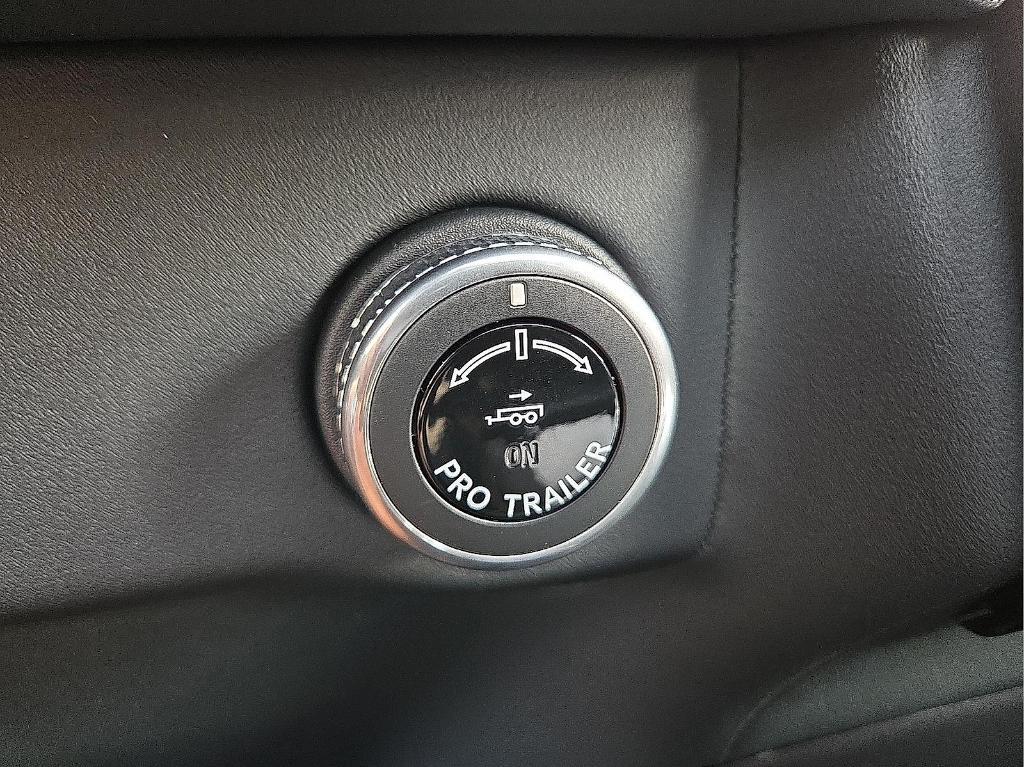 new 2025 Lincoln Navigator car, priced at $103,885