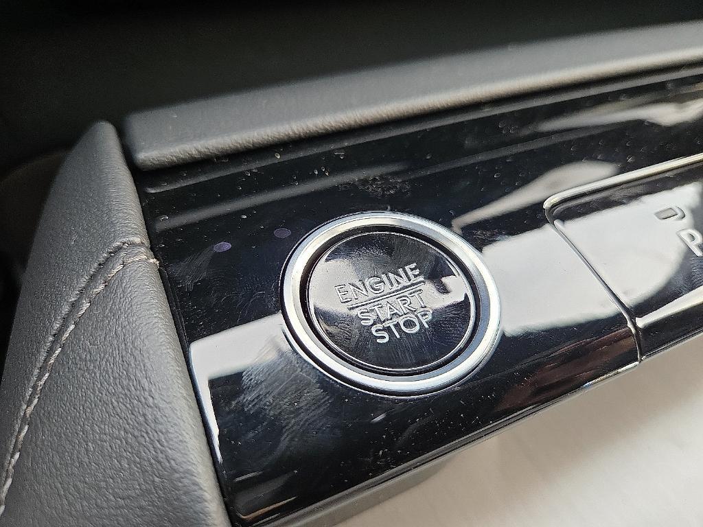 new 2025 Lincoln Navigator car, priced at $103,885