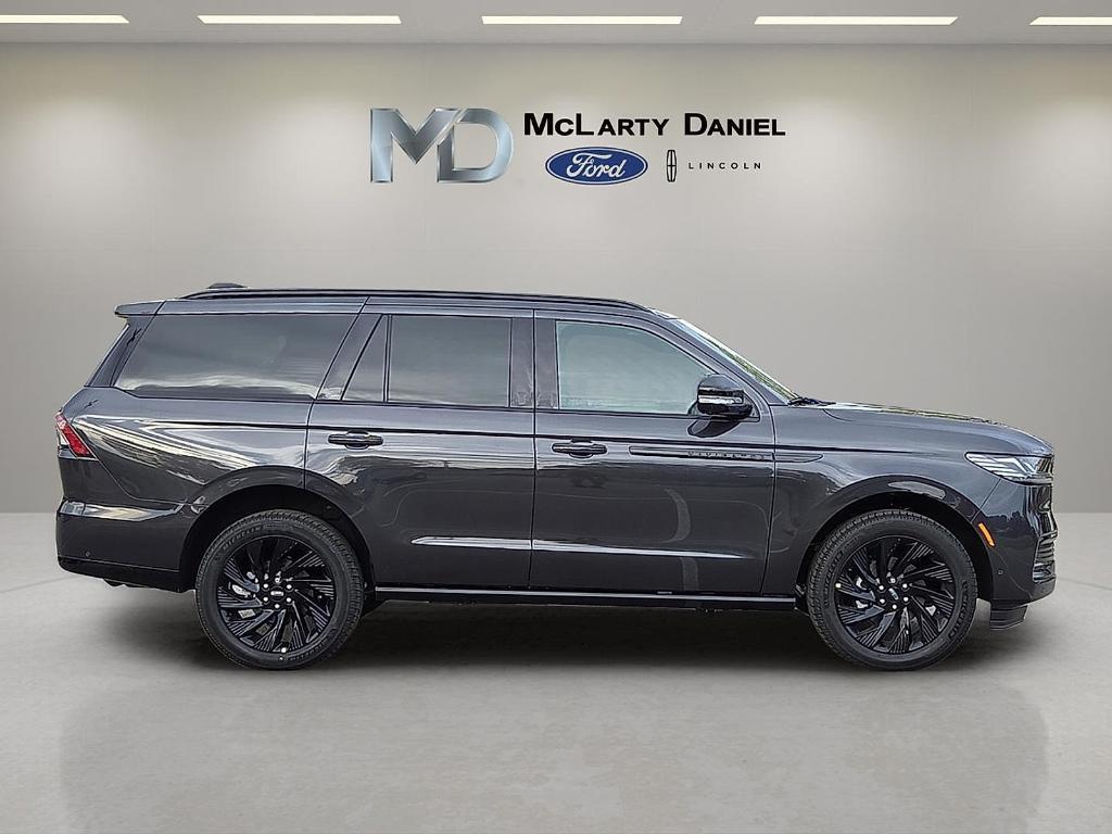 new 2025 Lincoln Navigator car, priced at $103,885