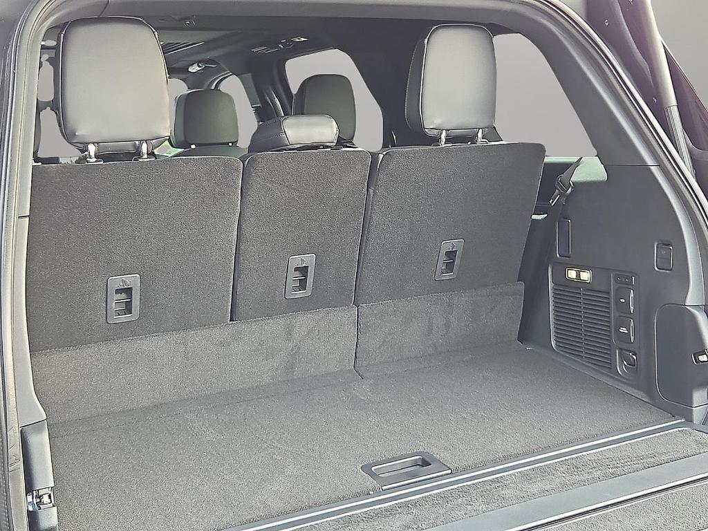 new 2025 Lincoln Navigator car, priced at $103,885