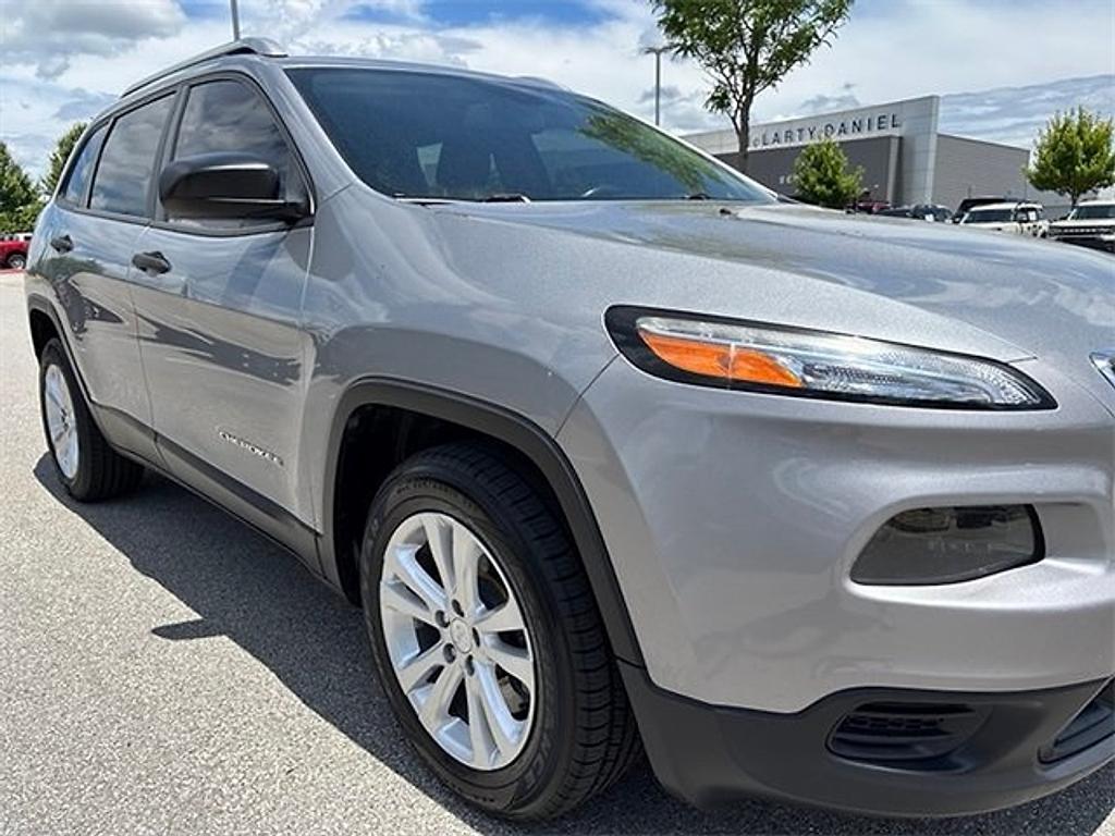 used 2015 Jeep Cherokee car, priced at $7,428