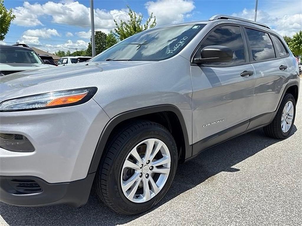 used 2015 Jeep Cherokee car, priced at $7,428