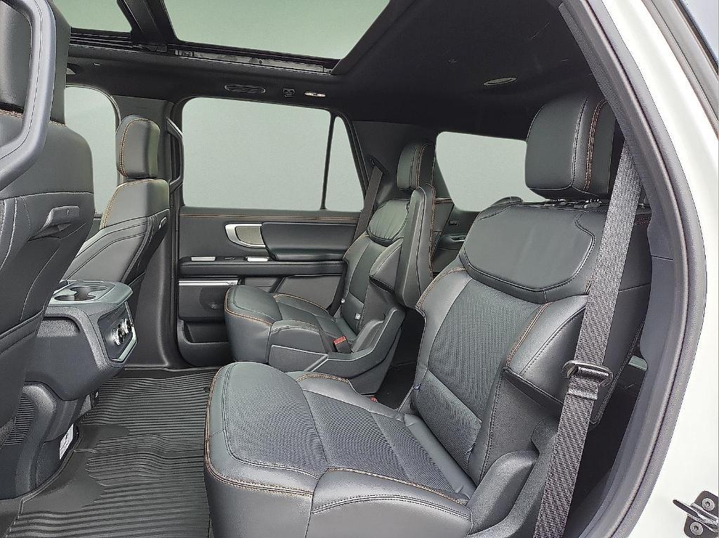 new 2025 Ford Expedition car, priced at $78,002