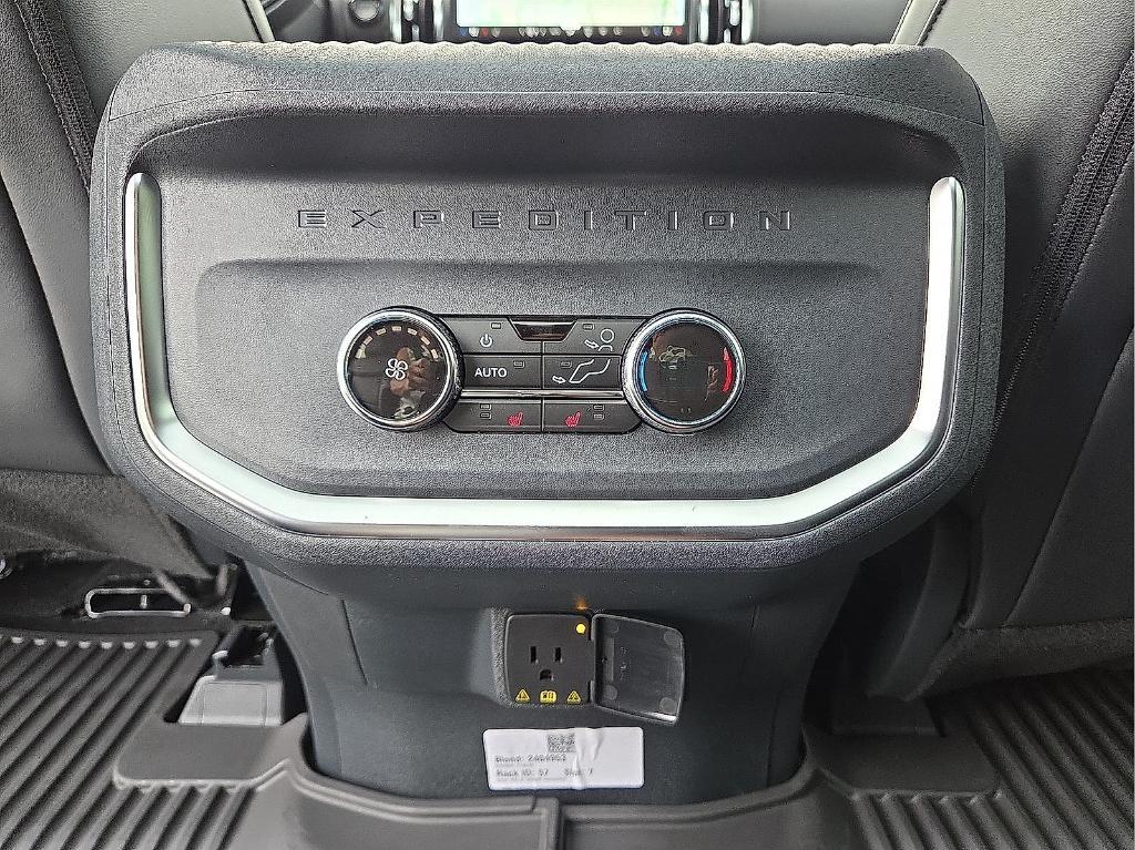 new 2025 Ford Expedition car, priced at $78,002