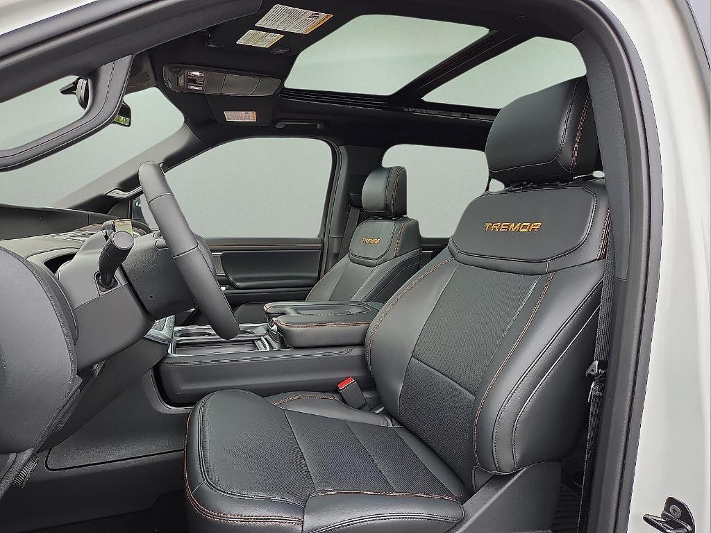 new 2025 Ford Expedition car, priced at $78,002