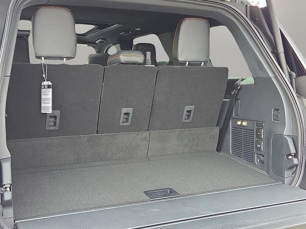 new 2025 Ford Expedition car, priced at $78,002