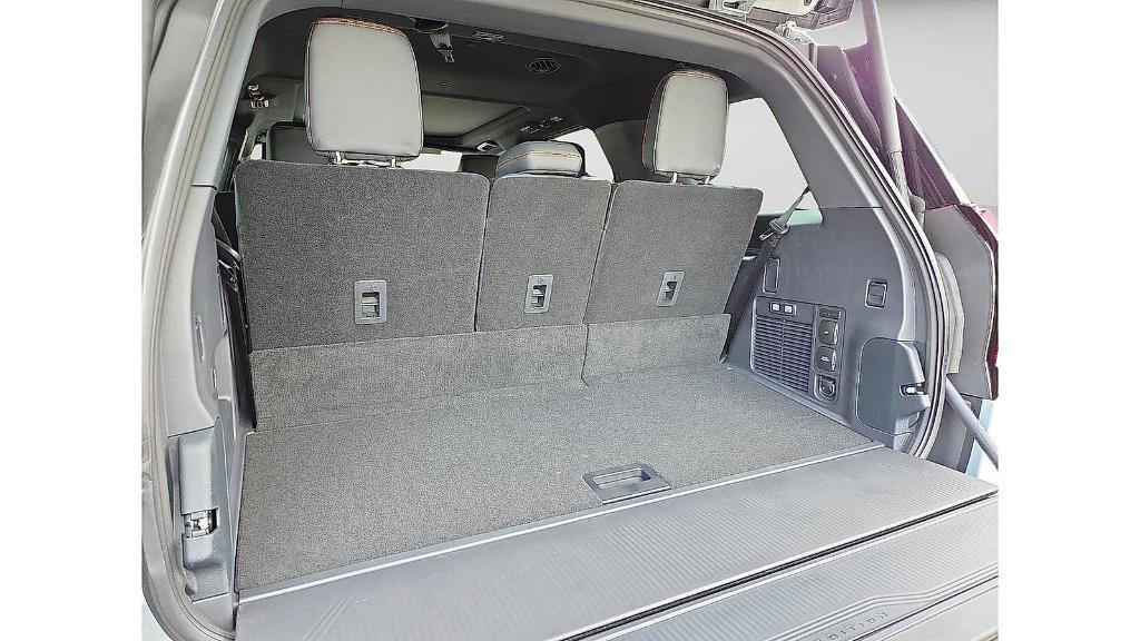 new 2025 Ford Expedition car, priced at $83,520