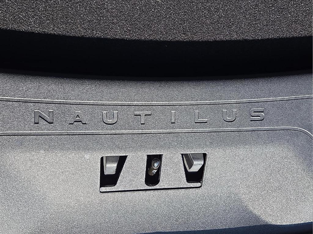 new 2025 Lincoln Nautilus car, priced at $51,022