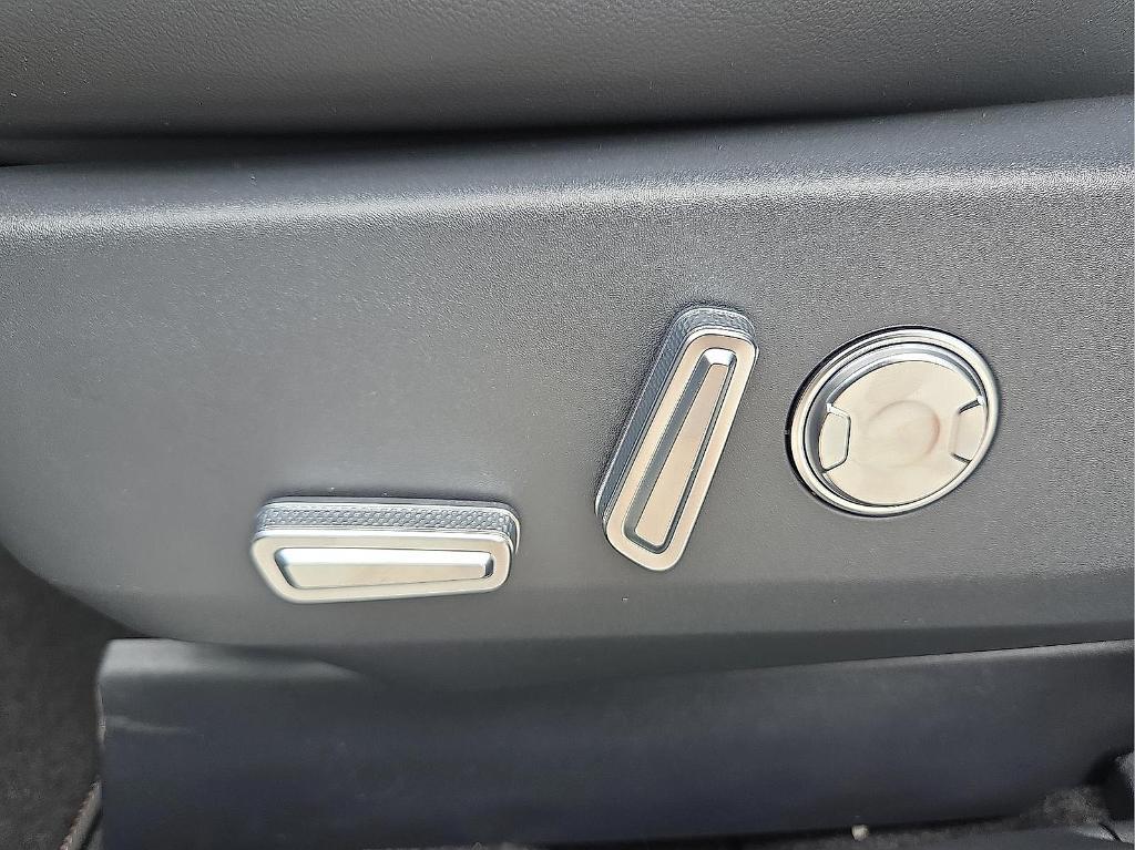 new 2025 Lincoln Nautilus car, priced at $53,247