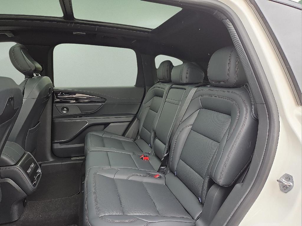 new 2025 Lincoln Nautilus car, priced at $53,247