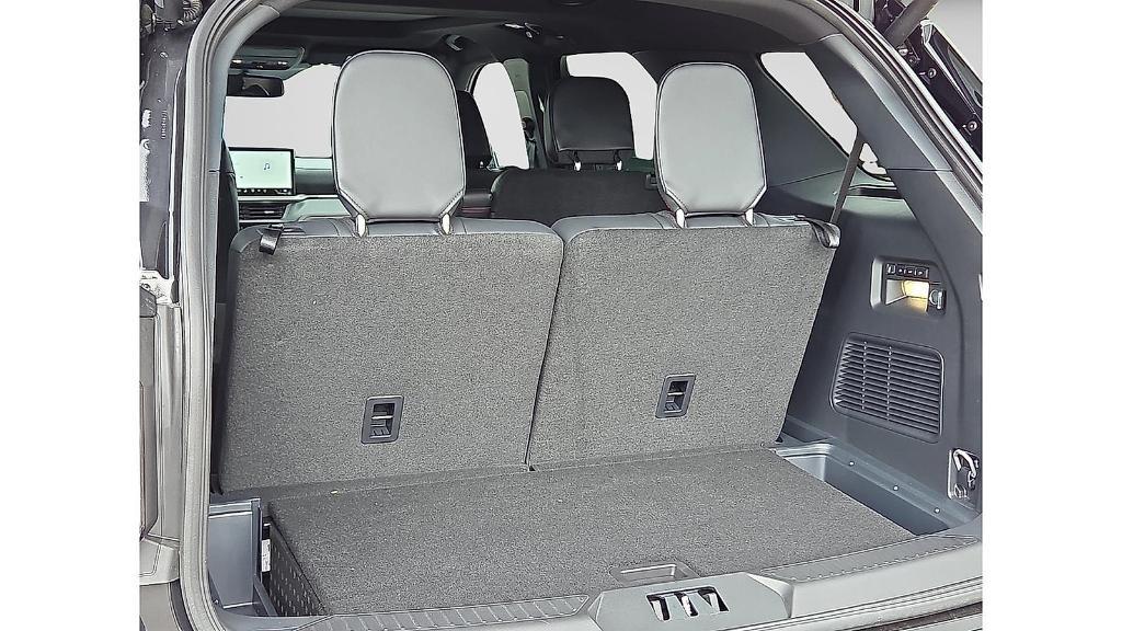 new 2025 Ford Explorer car, priced at $55,681