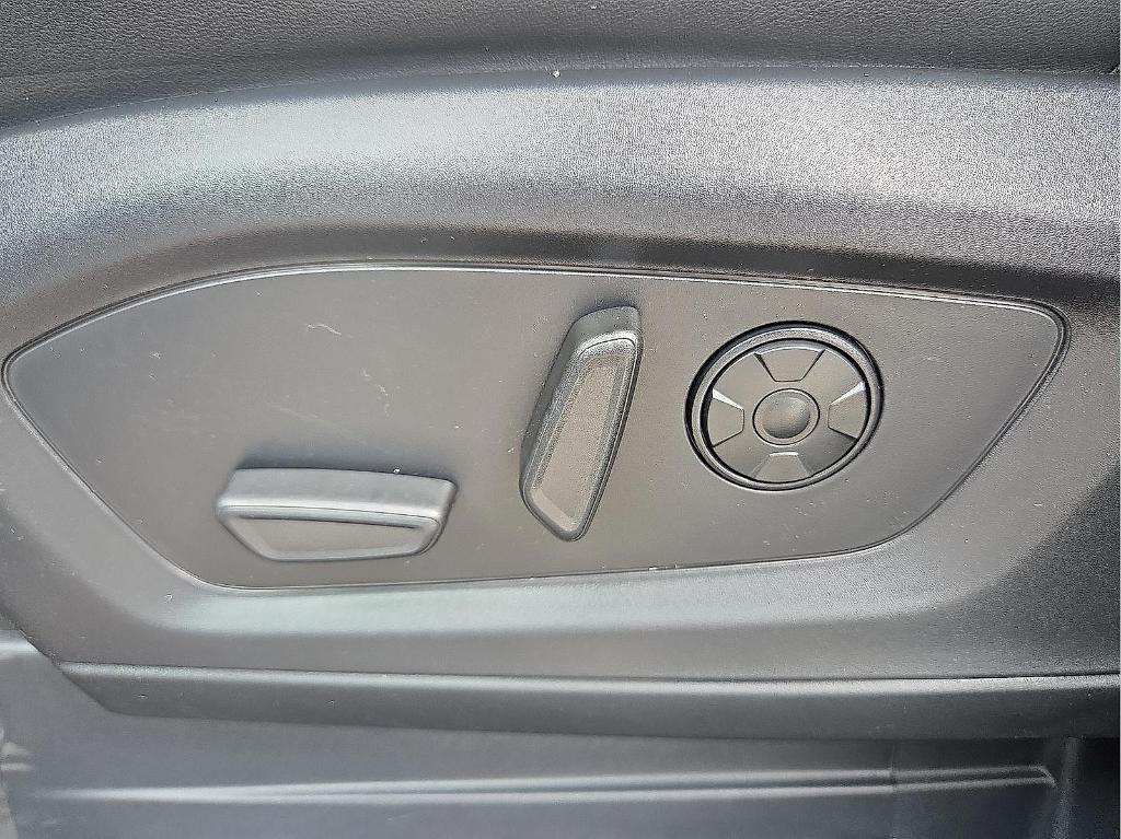 new 2025 Ford Explorer car, priced at $55,681