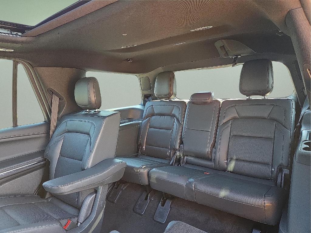 new 2025 Lincoln Navigator car, priced at $100,294