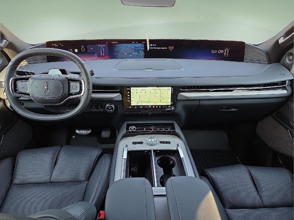 new 2025 Lincoln Navigator car, priced at $100,294