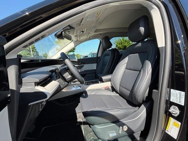 new 2025 Lincoln Nautilus car, priced at $55,678