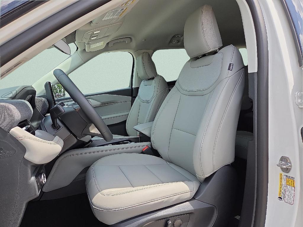 new 2025 Ford Explorer car, priced at $40,656