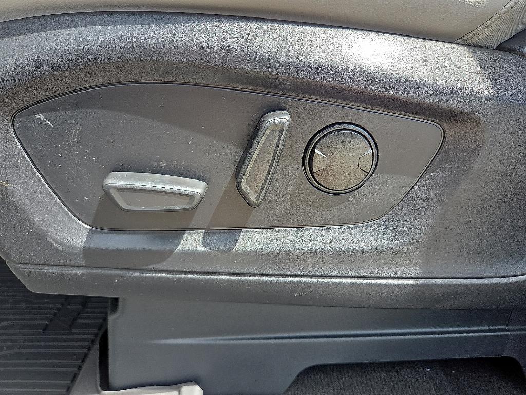 new 2025 Ford Explorer car, priced at $40,656