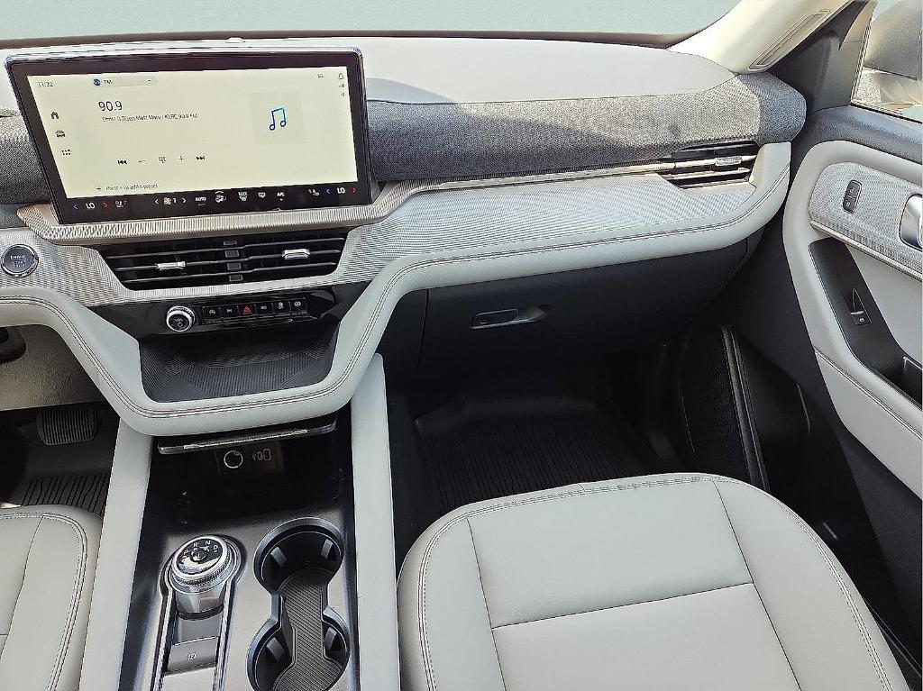 new 2025 Ford Explorer car, priced at $40,656