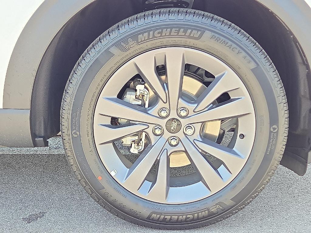 new 2025 Ford Explorer car, priced at $40,656