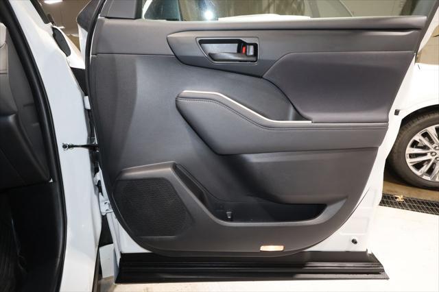 used 2023 Toyota Highlander car, priced at $31,994