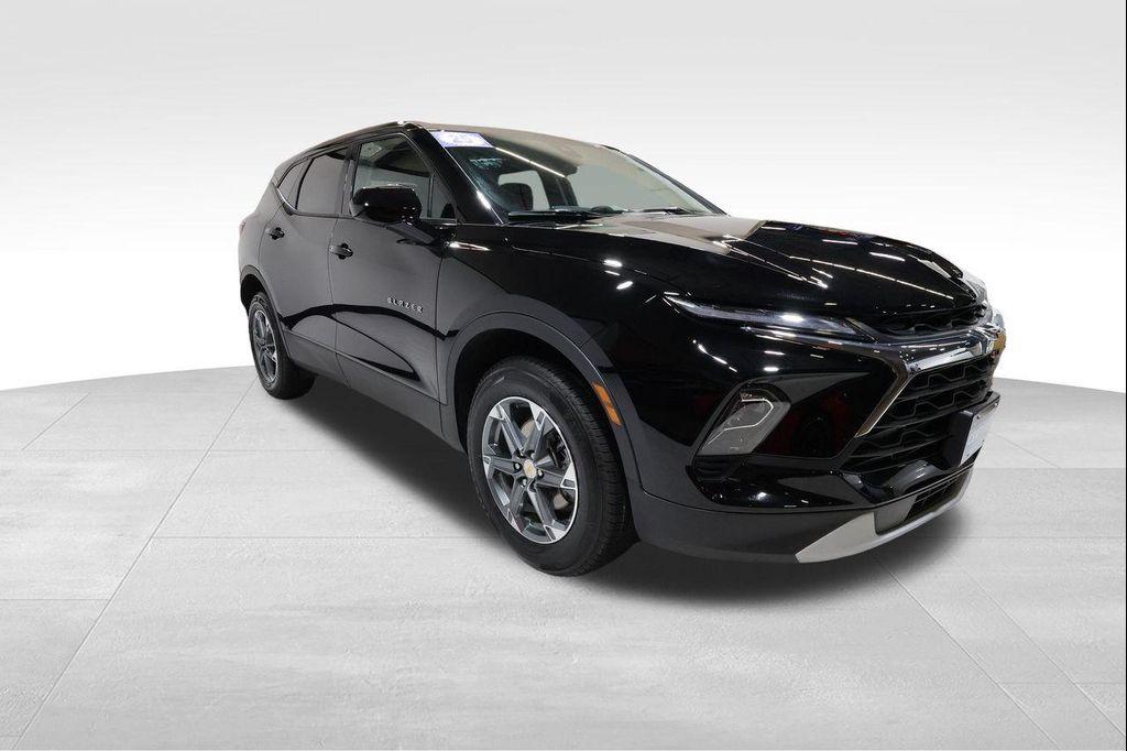 used 2025 Chevrolet Blazer car, priced at $29,999