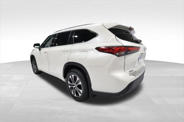 used 2020 Toyota Highlander car, priced at $25,566