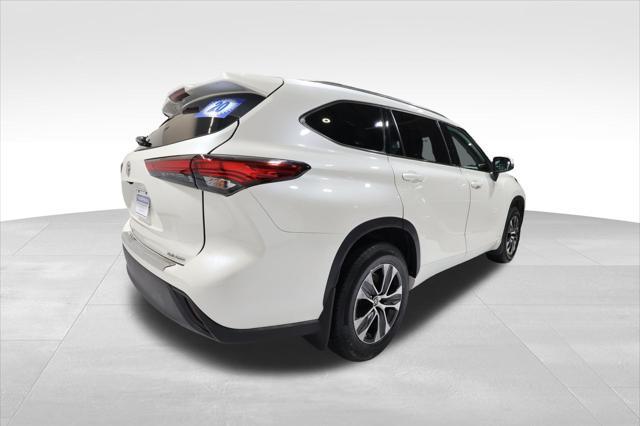 used 2020 Toyota Highlander car, priced at $25,566