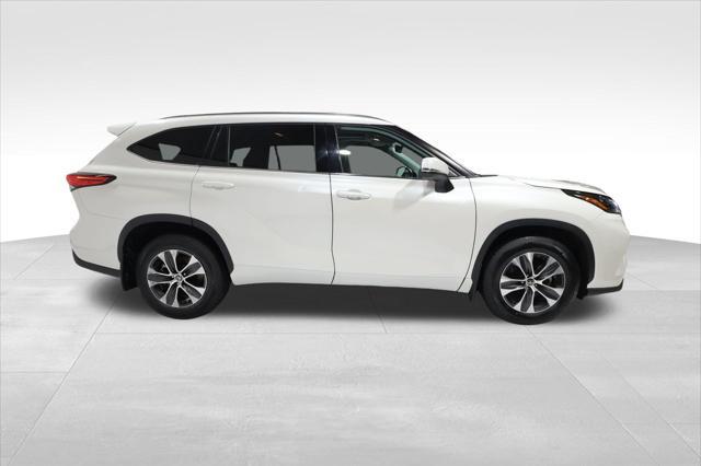 used 2020 Toyota Highlander car, priced at $25,566