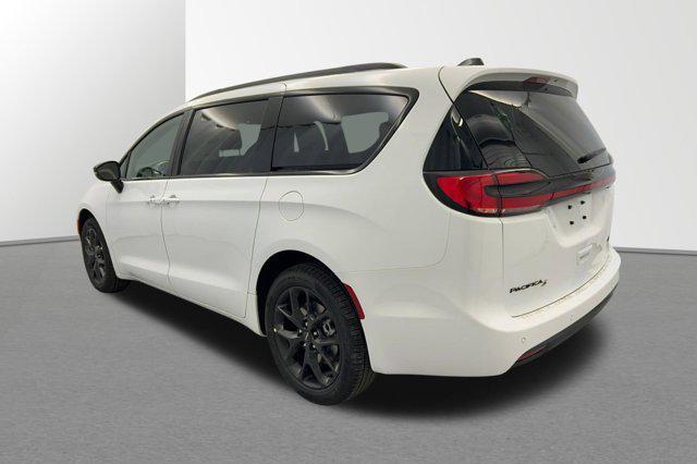 new 2024 Chrysler Pacifica car, priced at $43,942