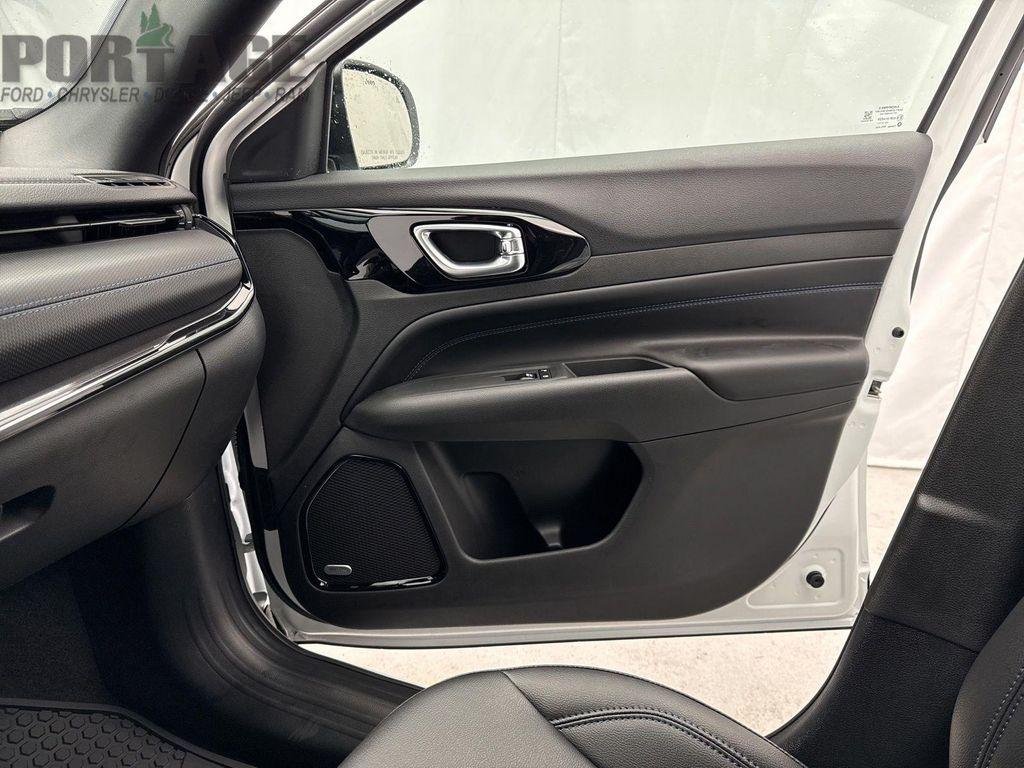 new 2025 Jeep Compass car, priced at $33,311