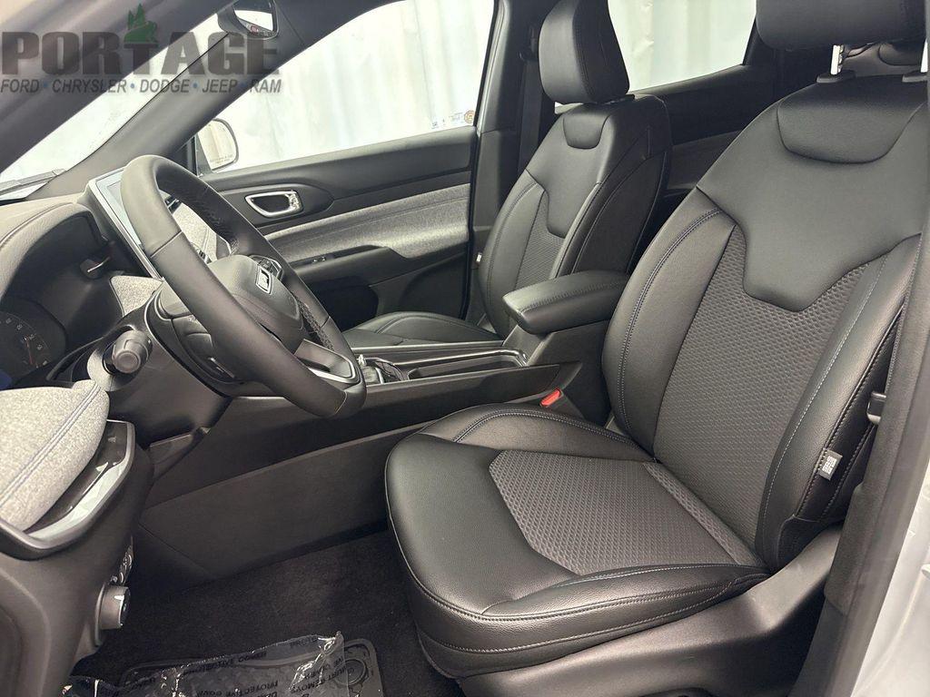 new 2025 Jeep Compass car, priced at $30,622