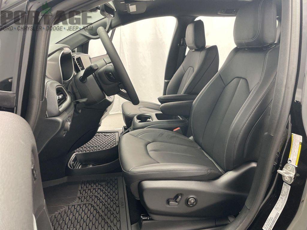 new 2025 Chrysler Pacifica car, priced at $41,932