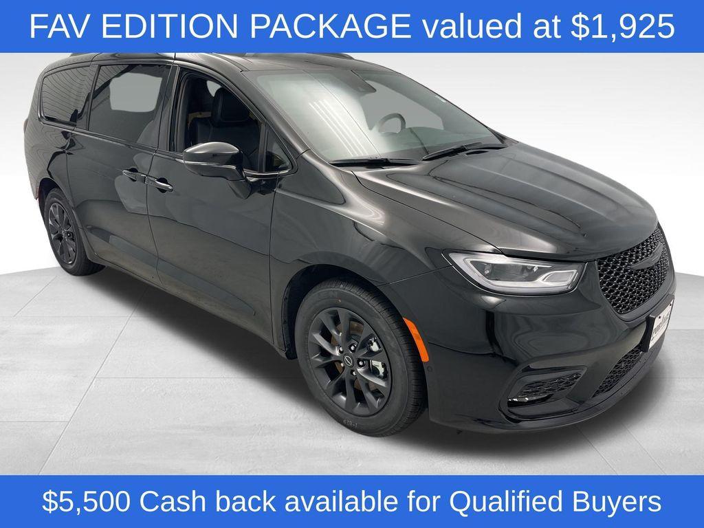 new 2025 Chrysler Pacifica car, priced at $40,259