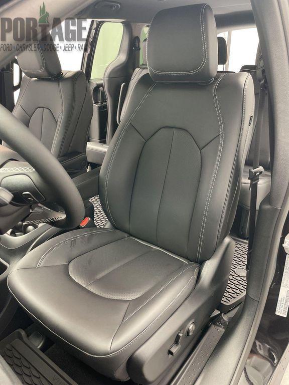 new 2025 Chrysler Pacifica car, priced at $41,932