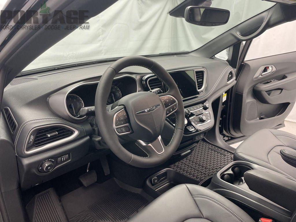 new 2025 Chrysler Pacifica car, priced at $41,932
