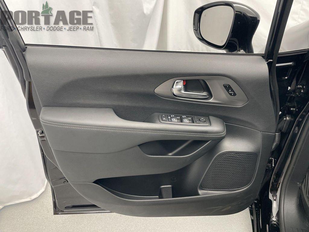 new 2025 Chrysler Pacifica car, priced at $41,932