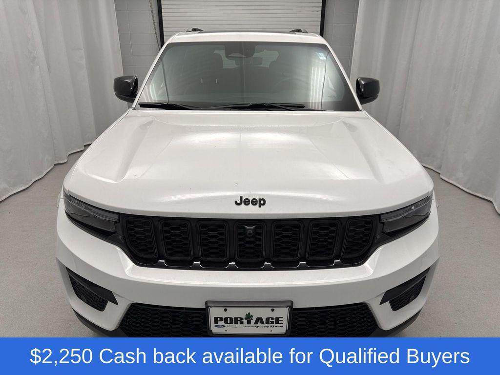 new 2025 Jeep Grand Cherokee car, priced at $51,100