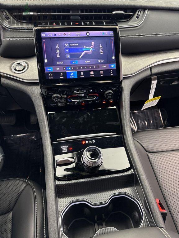 new 2025 Jeep Grand Cherokee car, priced at $50,200