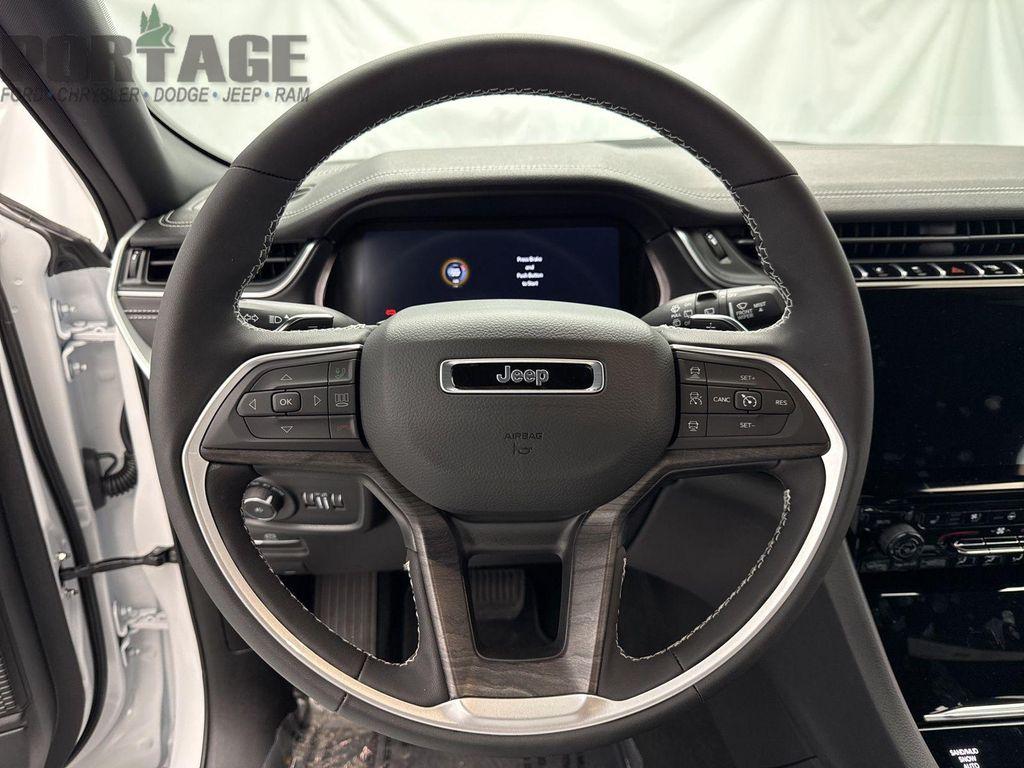 new 2025 Jeep Grand Cherokee car, priced at $50,200