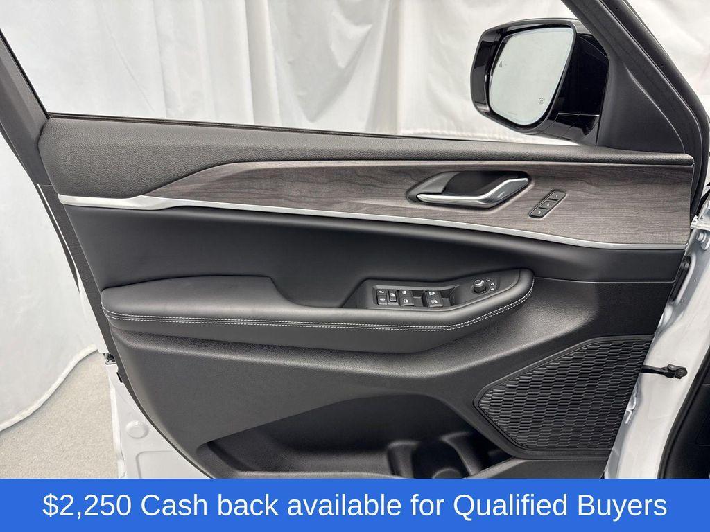 new 2025 Jeep Grand Cherokee car, priced at $51,100