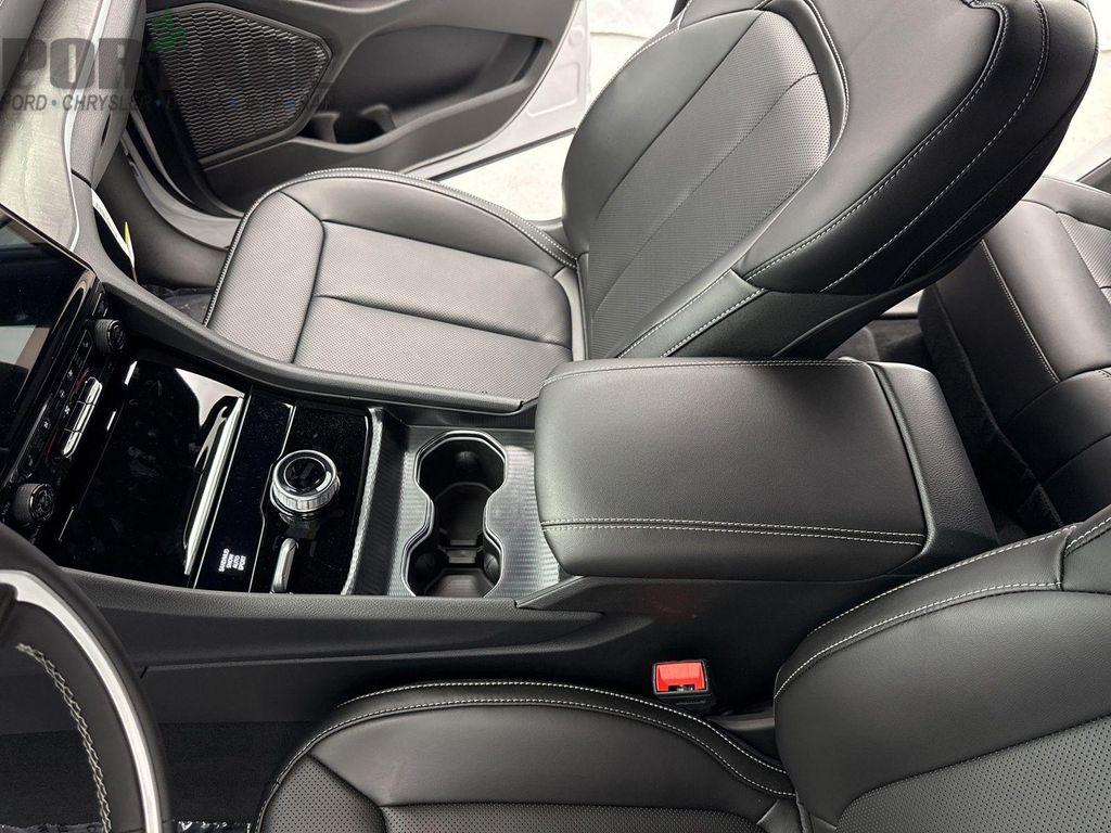 new 2025 Jeep Grand Cherokee car, priced at $50,200