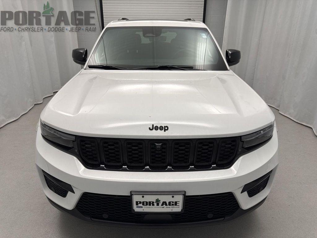 new 2025 Jeep Grand Cherokee car, priced at $50,200