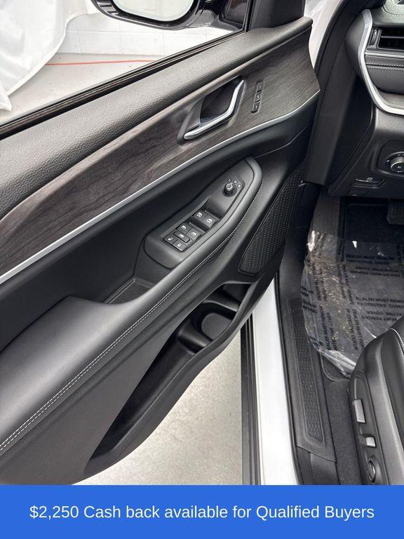 new 2025 Jeep Grand Cherokee car, priced at $51,100