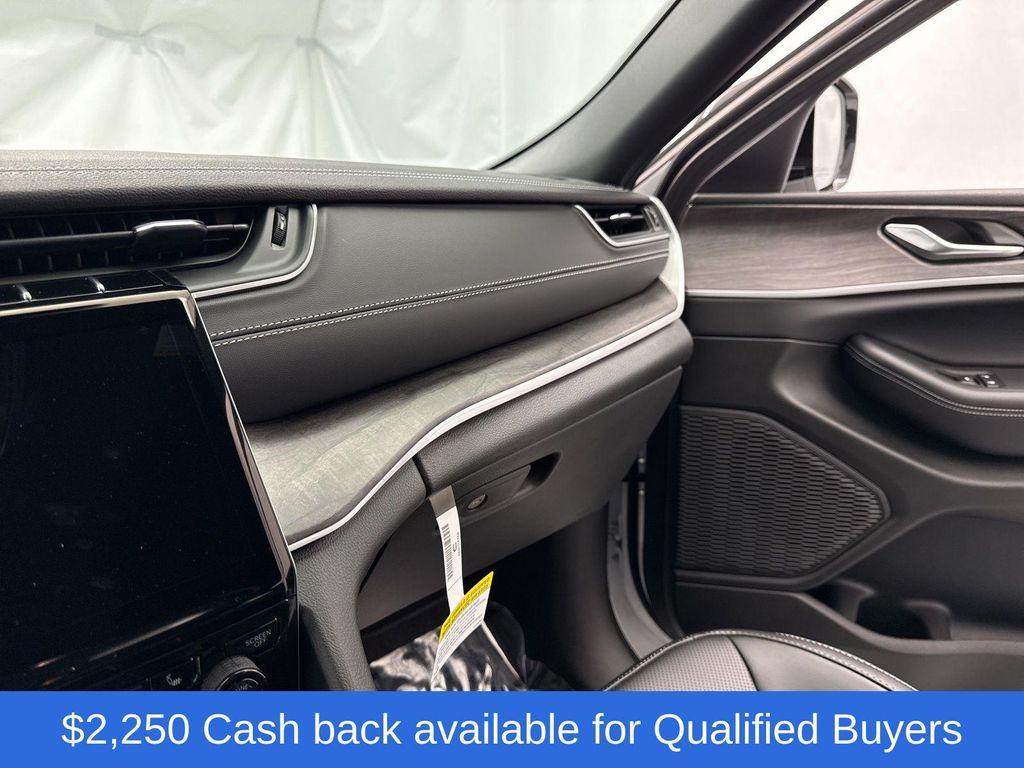 new 2025 Jeep Grand Cherokee car, priced at $51,100