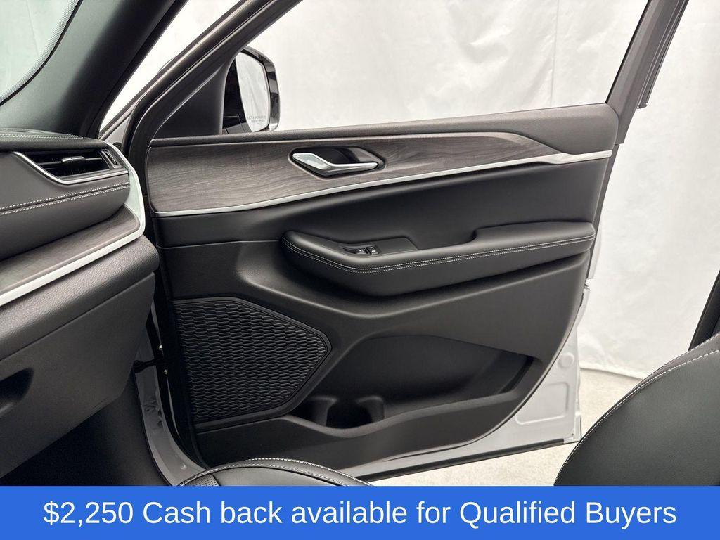 new 2025 Jeep Grand Cherokee car, priced at $51,100
