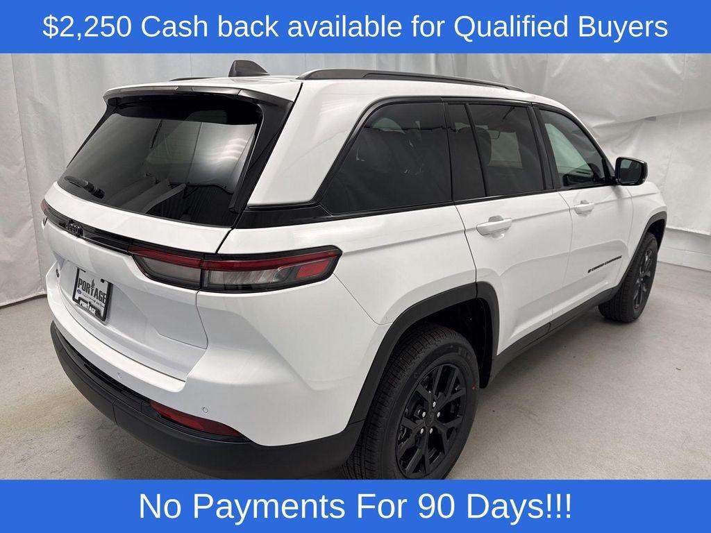 new 2025 Jeep Grand Cherokee car, priced at $43,380
