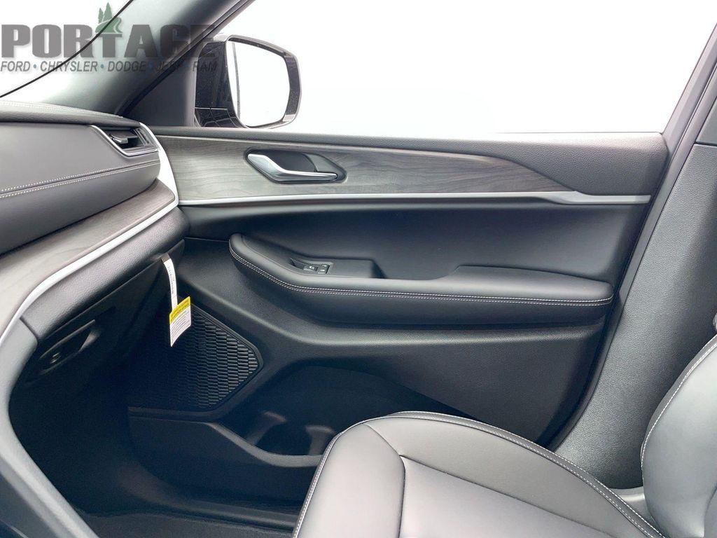 new 2025 Jeep Grand Cherokee L car, priced at $45,154
