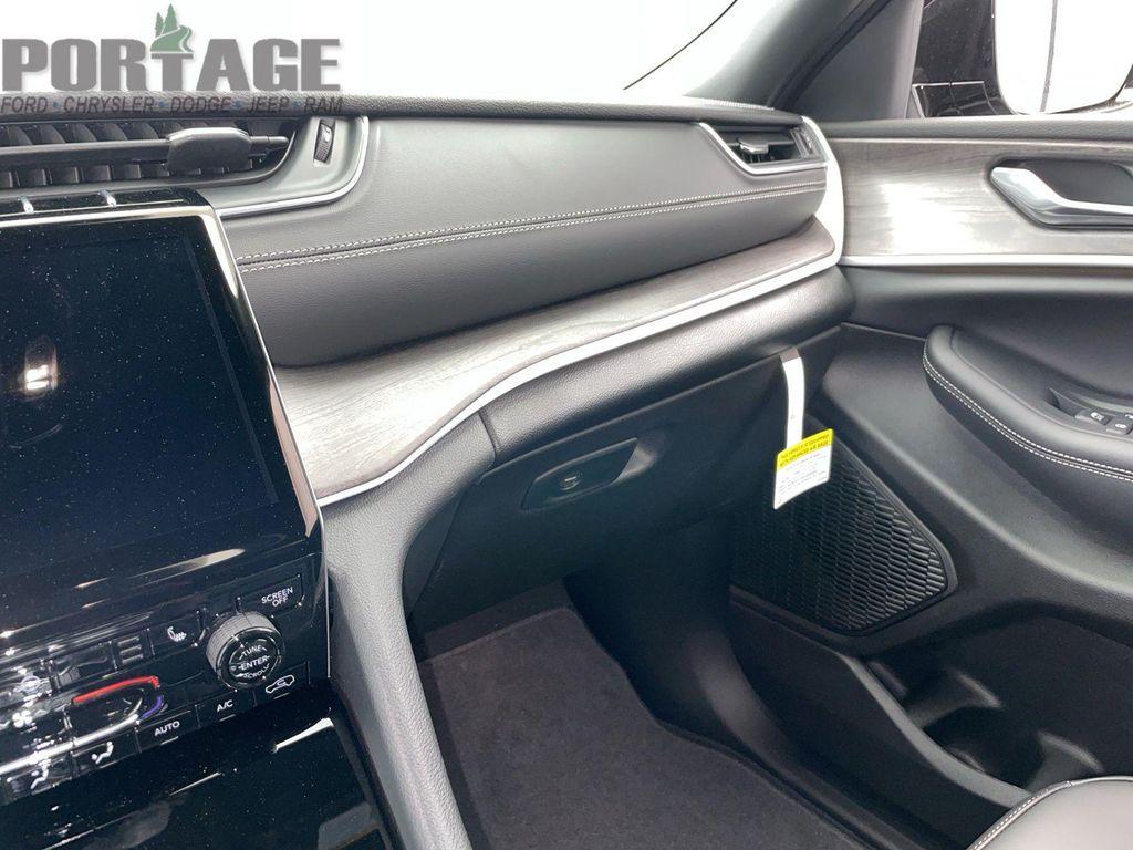 new 2025 Jeep Grand Cherokee L car, priced at $45,154